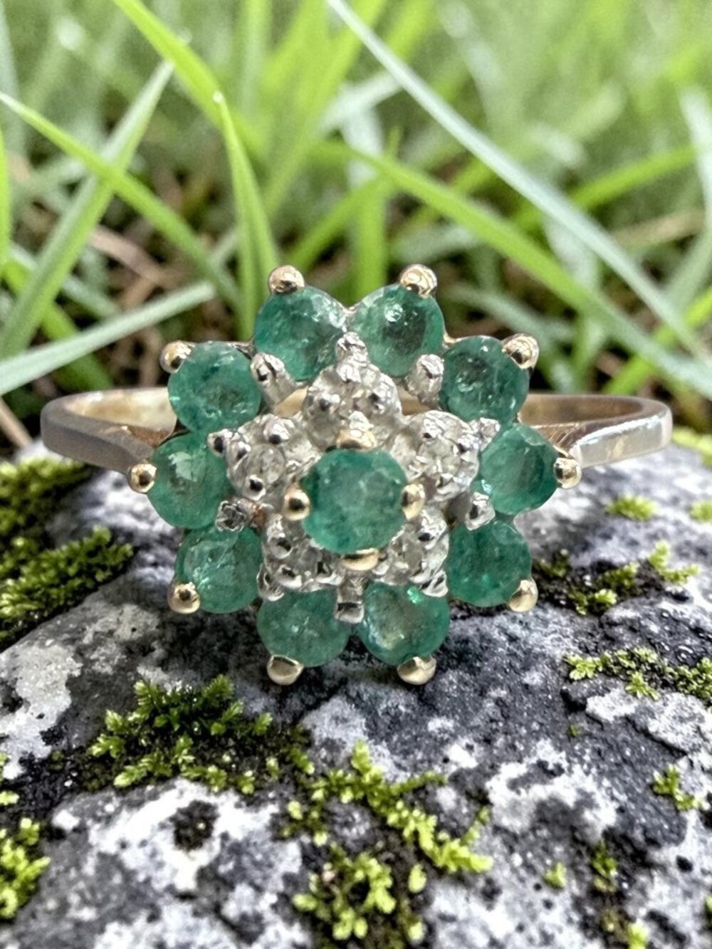 10k Gold Emerald and Diamond‎ Ring